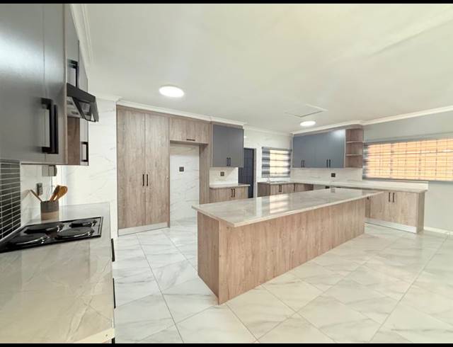 4 BEDROOM HOUSE FOR SALE IN VANDERBIJLPARK CW 3
